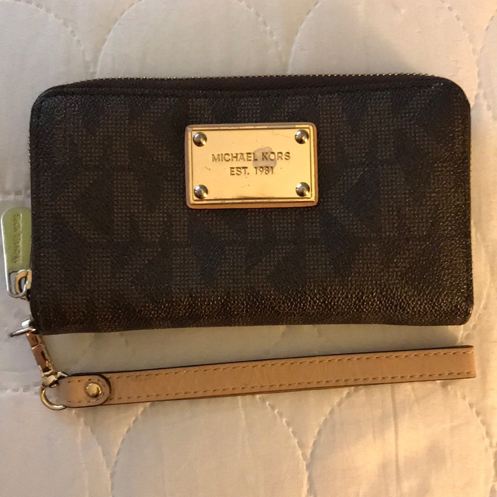 Michael Kors wristlet